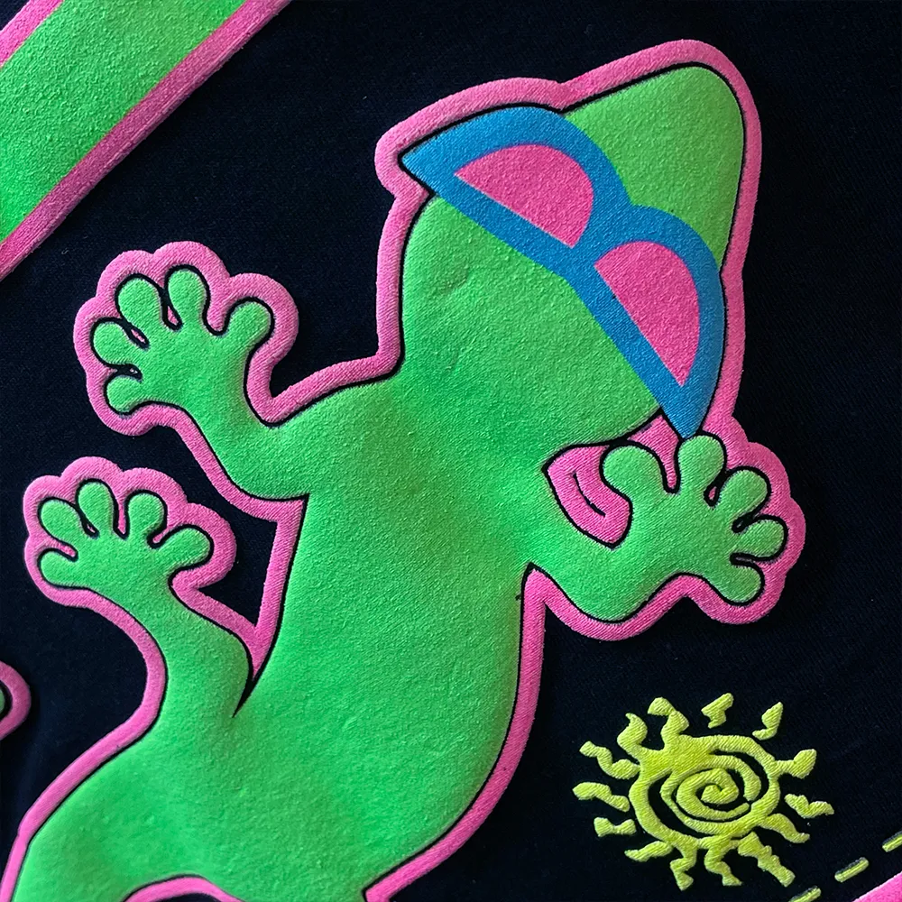 Gecko Arcade Black Beach Tee